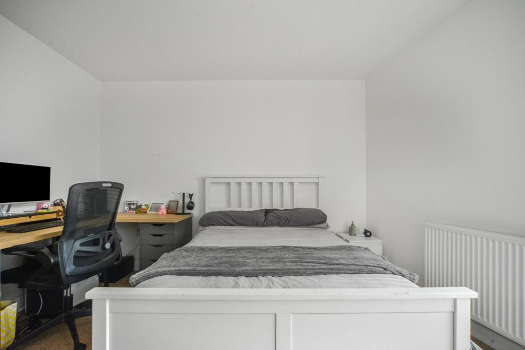 One Bedroom Apartment for Sale – 569 sq ft – £290,000 – Waterside Park, London E16