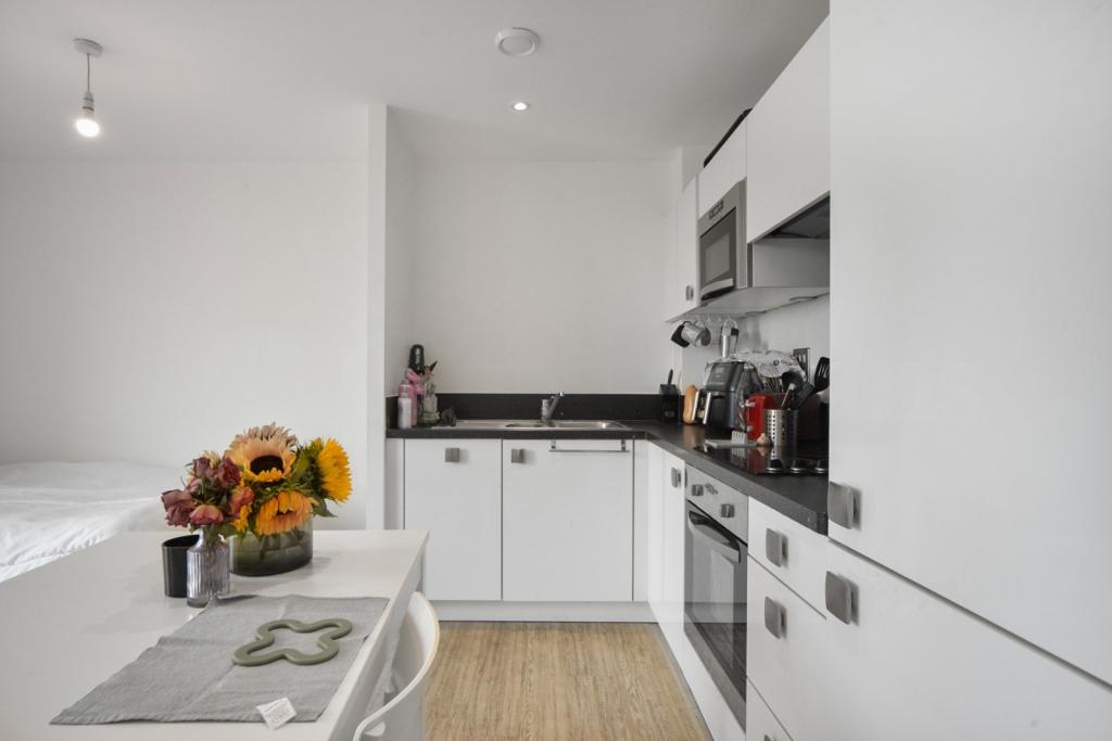 One Bedroom Apartment for Sale – 569 sq ft – £290,000 – Waterside Park, London E16