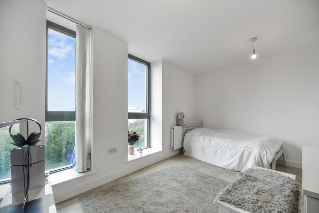 One Bedroom Apartment for Sale – 569 sq ft – £290,000 – Waterside Park, London E16