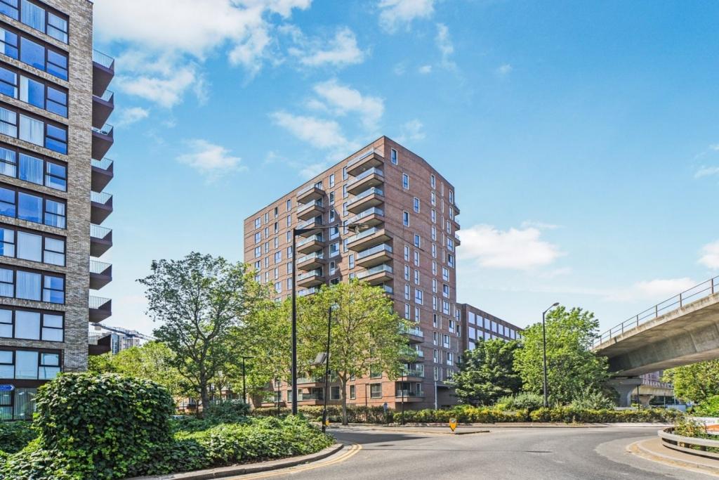 One Bedroom Apartment for Sale – 569 sq ft – £290,000 – Waterside Park, London E16