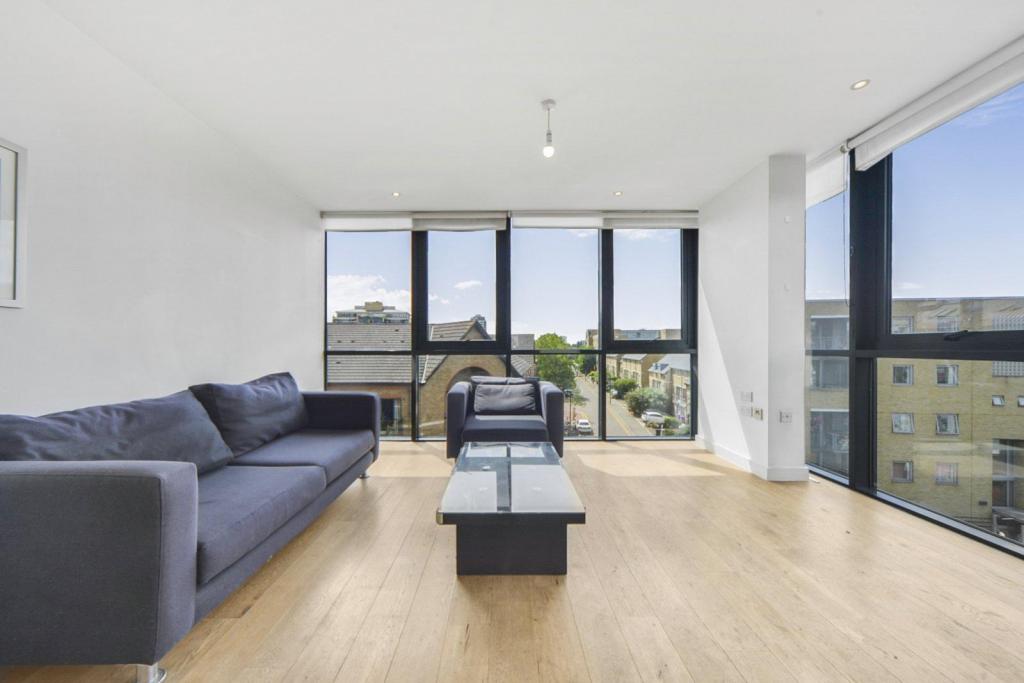 Forge Square, Isle of Dogs, London, E14 – 2 Bedroom Apartment for Sale – £505,000