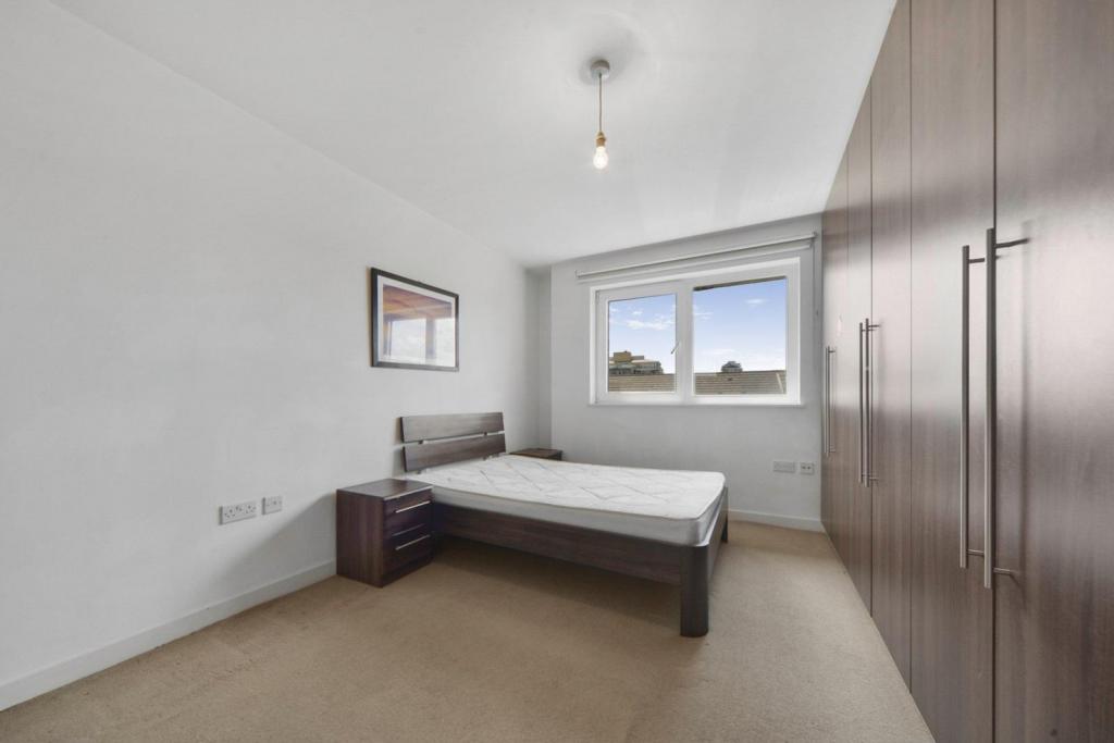 Forge Square, Isle of Dogs, London, E14 – 2 Bedroom Apartment for Sale – £505,000