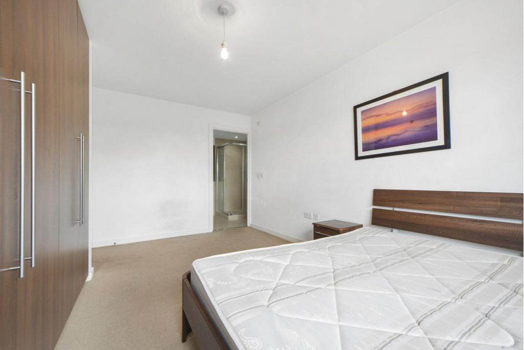 Forge Square, Isle of Dogs, London, E14 – 2 Bedroom Apartment for Sale – £505,000