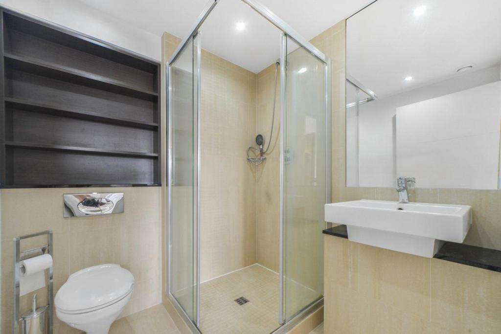 Forge Square, Isle of Dogs, London, E14 – 2 Bedroom Apartment for Sale – £505,000