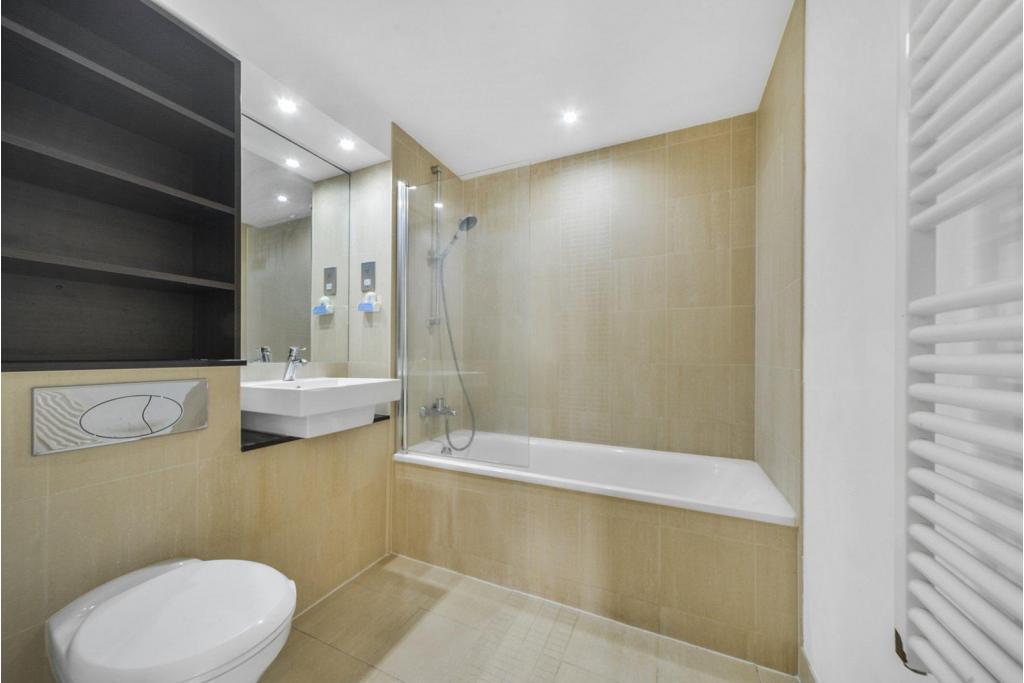 Forge Square, Isle of Dogs, London, E14 – 2 Bedroom Apartment for Sale – £505,000
