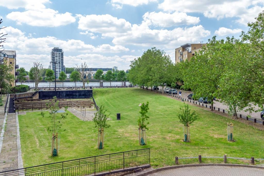 Forge Square, Isle of Dogs, London, E14 – 2 Bedroom Apartment for Sale – £505,000