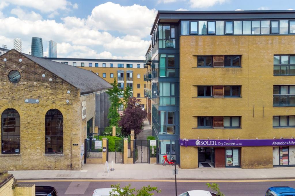 Forge Square, Isle of Dogs, London, E14 – 2 Bedroom Apartment for Sale – £505,000