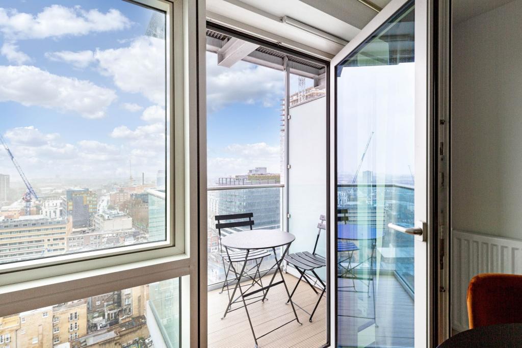 Whitechapel High Street – 1 Bedroom Apartment For Sale – Guide Price £500,000