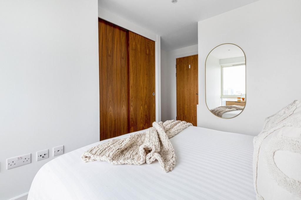 Whitechapel High Street – 1 Bedroom Apartment For Sale – Guide Price £500,000