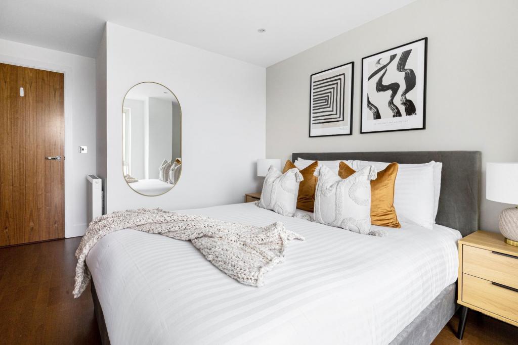 Whitechapel High Street – 1 Bedroom Apartment For Sale – Guide Price £500,000