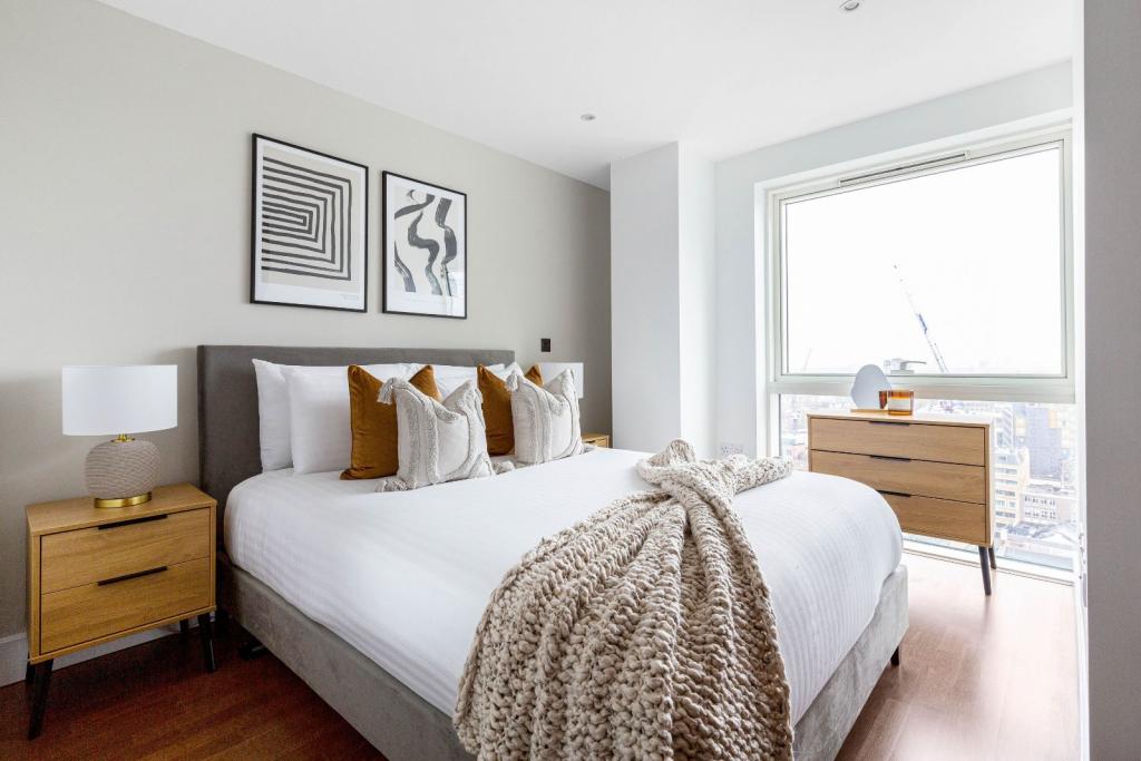 Whitechapel High Street – 1 Bedroom Apartment For Sale – Guide Price £500,000