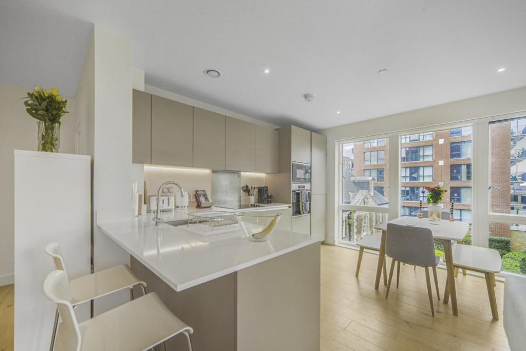 Thunderer Walk,Woolwich, London, SE18 – 2 Bedroom Apartment for Sale – £565,000