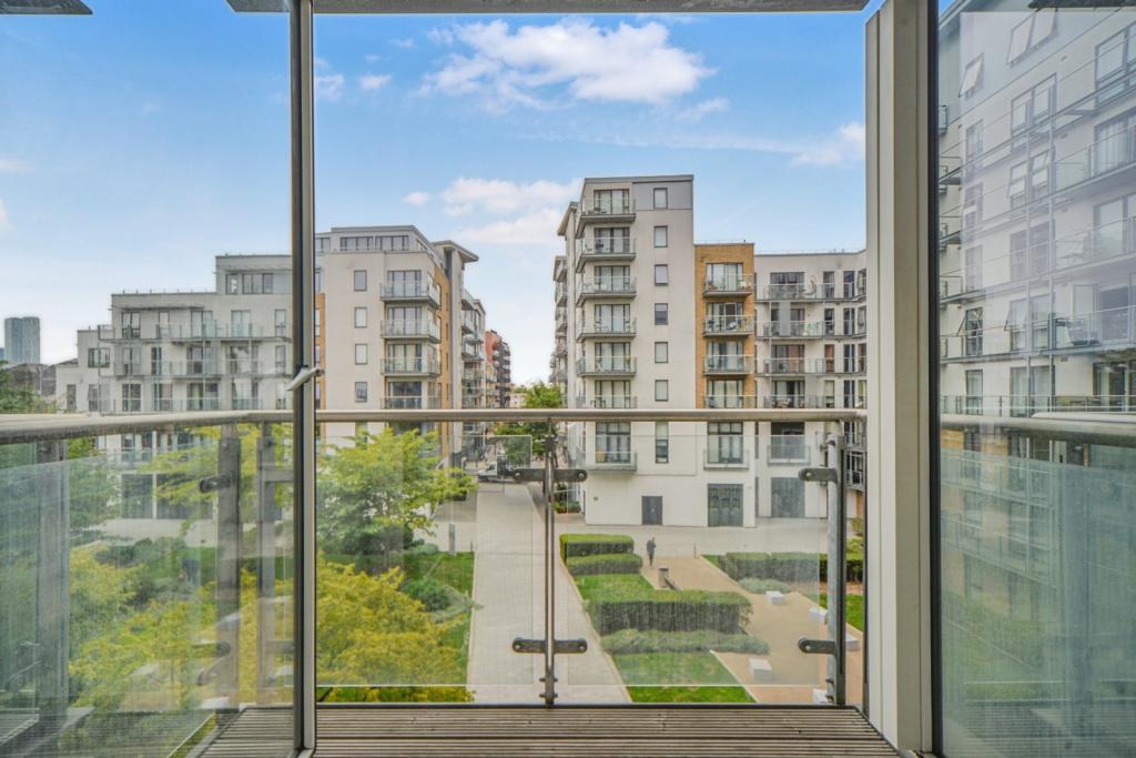Kara Court, Seven Sea Gardens, Bow 2 Bedroom Apartment for Sale – £440,000