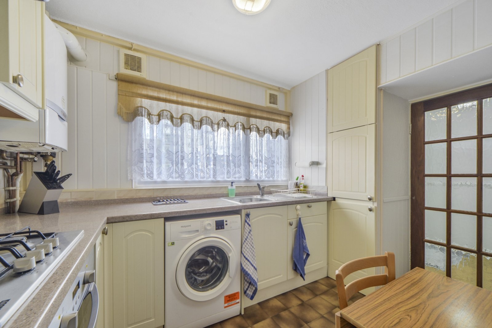 Cable Street, London, E1 – 3 Bedroom Apartment for Sale – £399,990 Guide Price