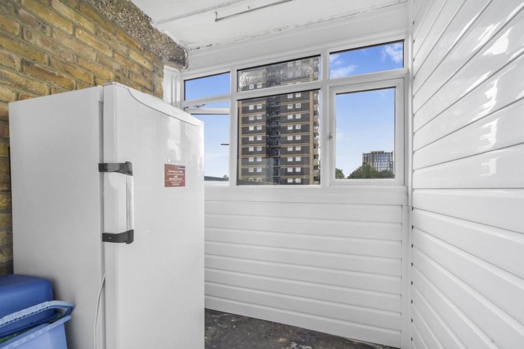 Cable Street, London, E1 – 3 Bedroom Apartment for Sale – £399,990 Guide Price