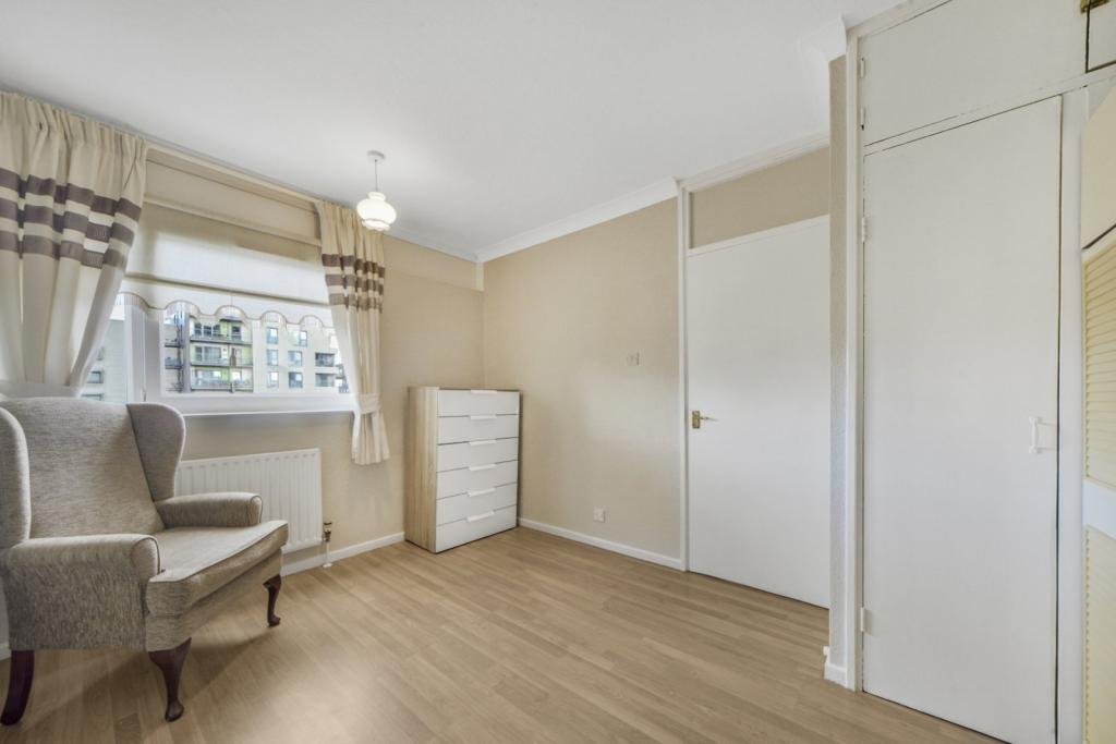 Cable Street, London, E1 – 3 Bedroom Apartment for Sale – £399,990 Guide Price