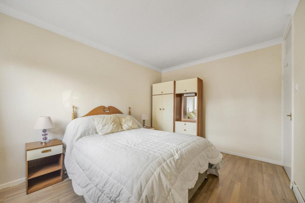 Cable Street, London, E1 – 3 Bedroom Apartment for Sale – £399,990 Guide Price