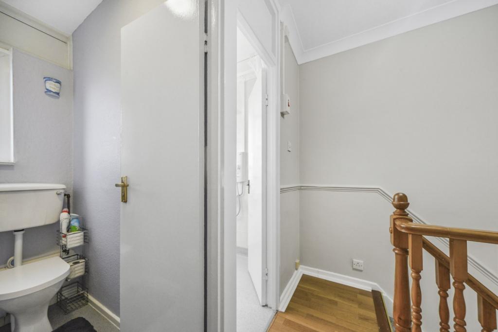 Cable Street, London, E1 – 3 Bedroom Apartment for Sale – £399,990 Guide Price