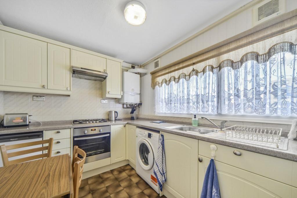 Cable Street, London, E1 – 3 Bedroom Apartment for Sale – £399,990 Guide Price