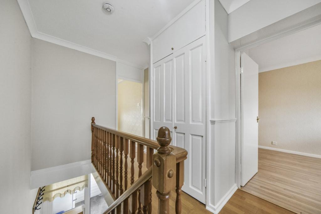 Cable Street, London, E1 – 3 Bedroom Apartment for Sale – £399,990 Guide Price