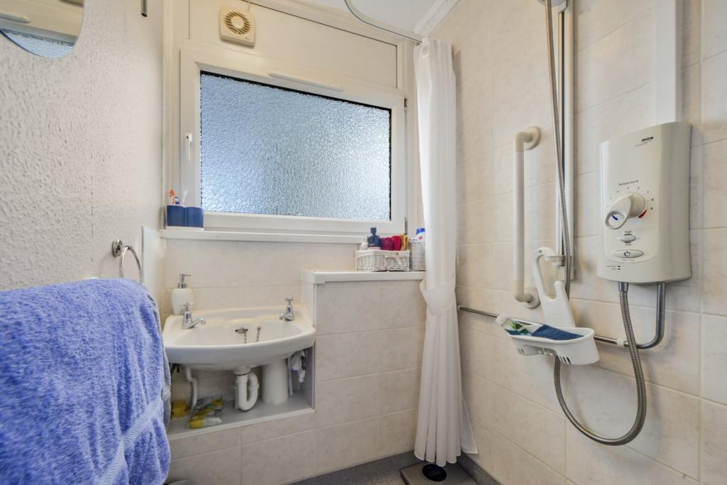 Cable Street, London, E1 – 3 Bedroom Apartment for Sale – £399,990 Guide Price