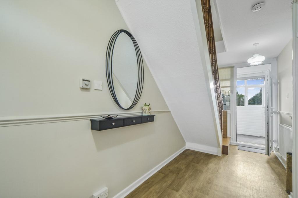 Cable Street, London, E1 – 3 Bedroom Apartment for Sale – £399,990 Guide Price