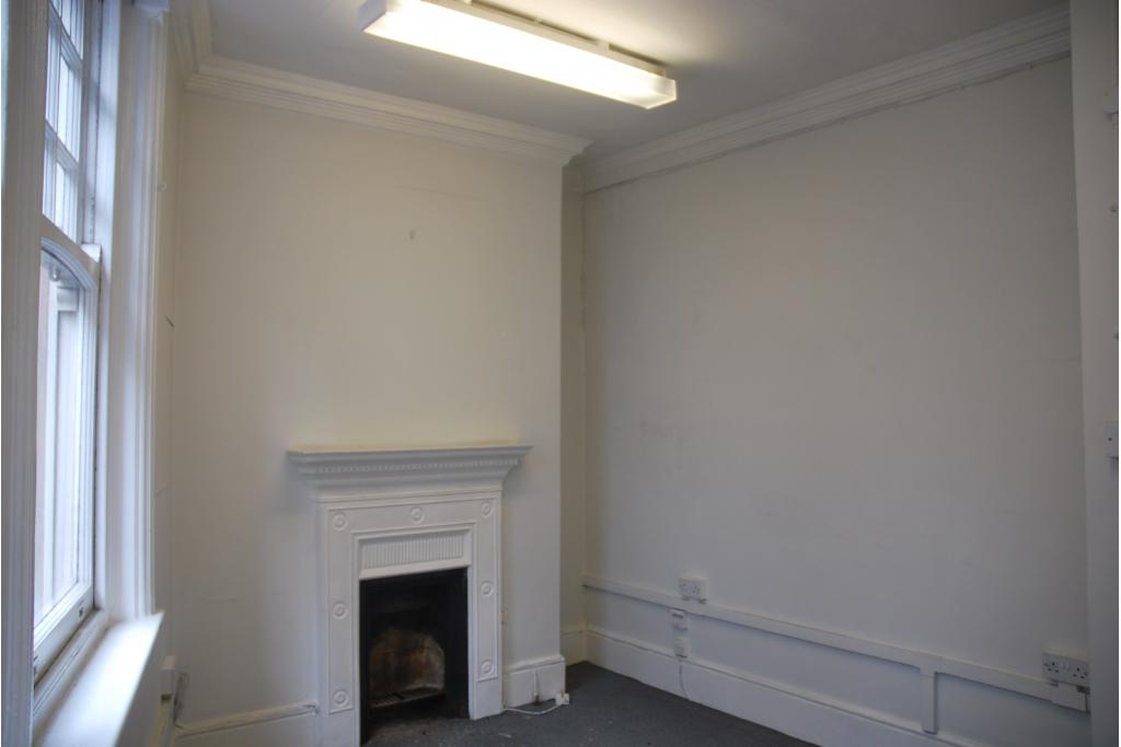36-40 Glasshouse St – Storefront Retail/Office – 506 sq ft Office To Let – £70 per sq ft