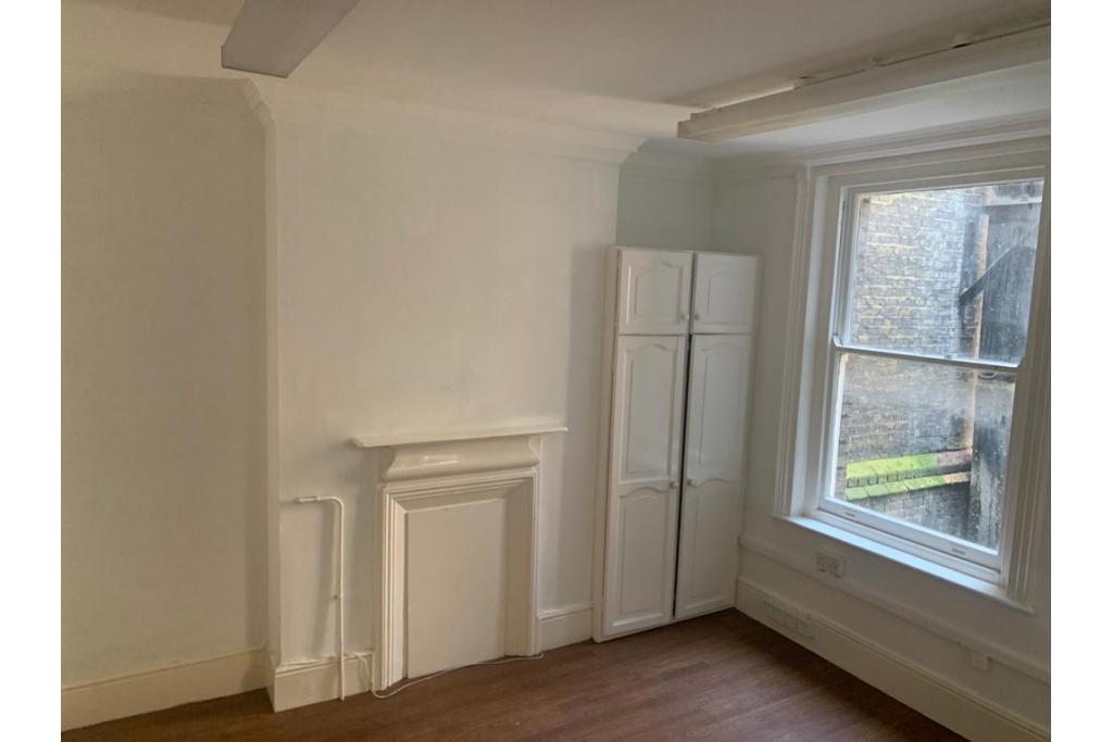36-40 Glasshouse St – Storefront Retail/Office – 506 sq ft Office To Let – £70 per sq ft