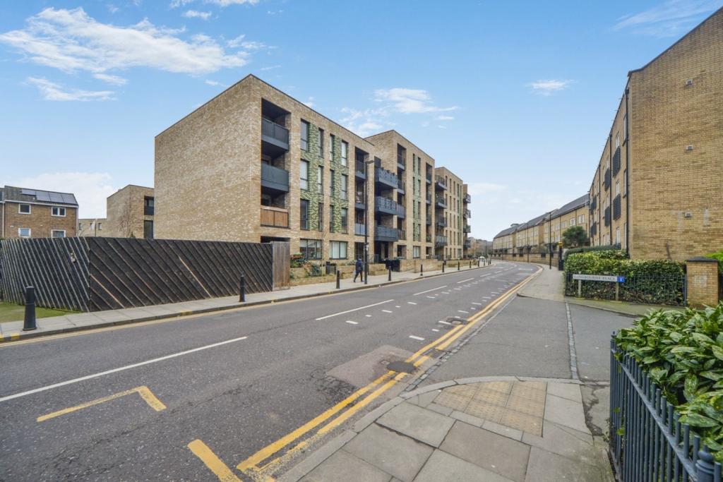 Westferry Road, Isle of Dogs, London, E14 – 3 Bedroom Property for Sale