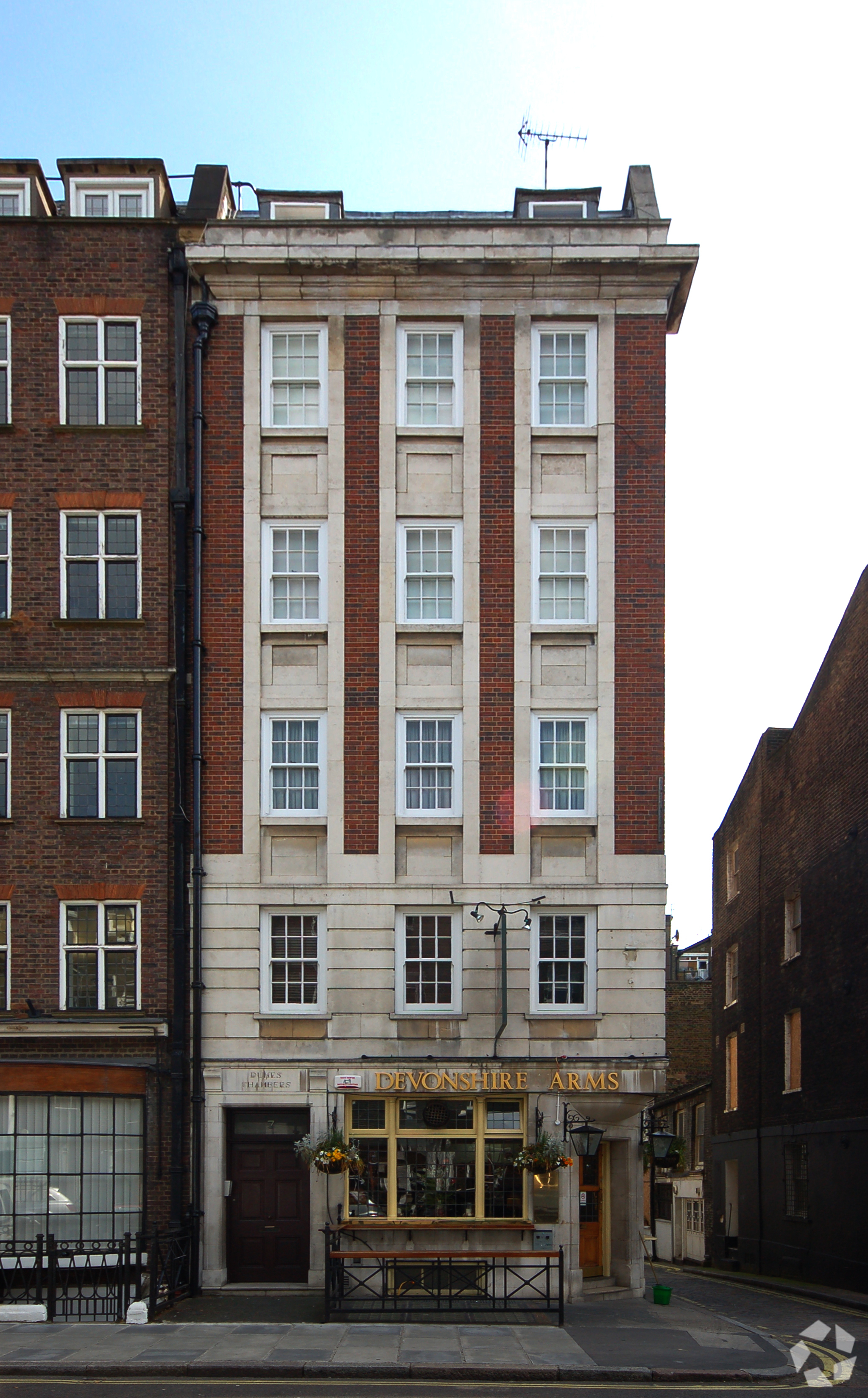 7 Duke St – Retail/Office Space for Lease – 907 sq ft – Westminster, London