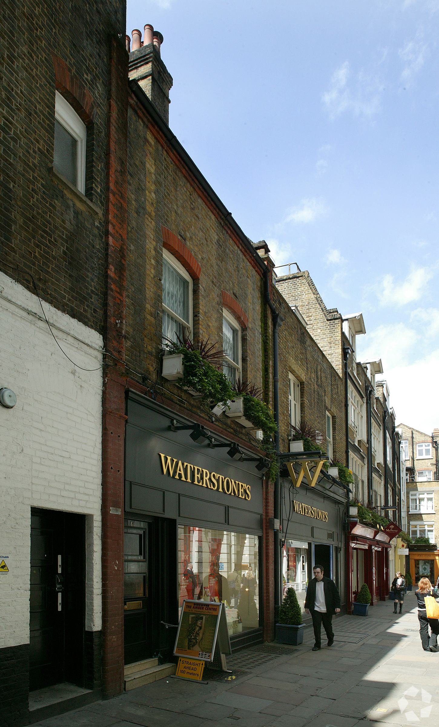 14 Gees Ct – Office Space for Lease – 570 sq ft – Westminster, London