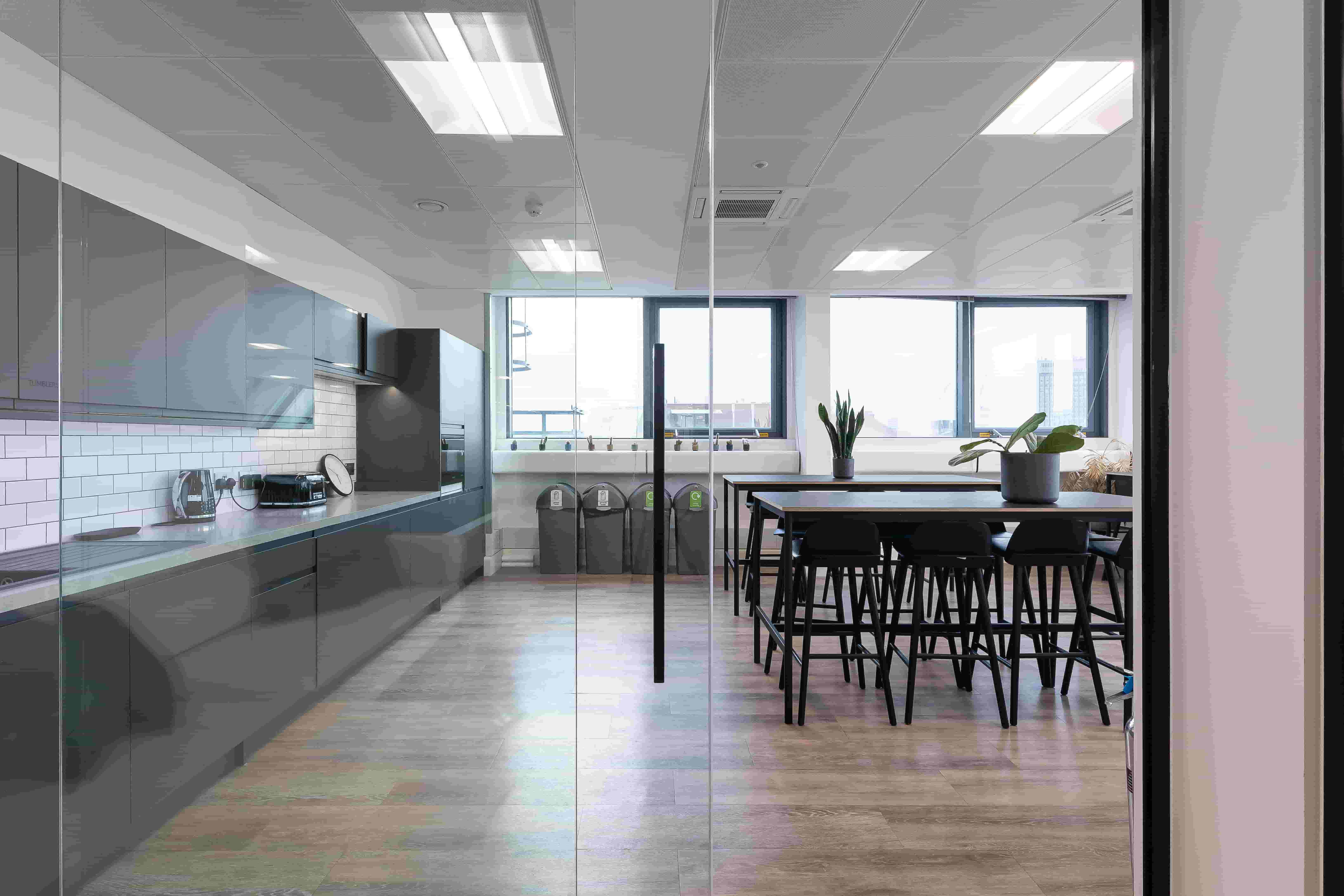 6-6A Poland Street, Soho, London W1F 8PT – 810 sq ft Office To Let – £97.50/Sq ft
