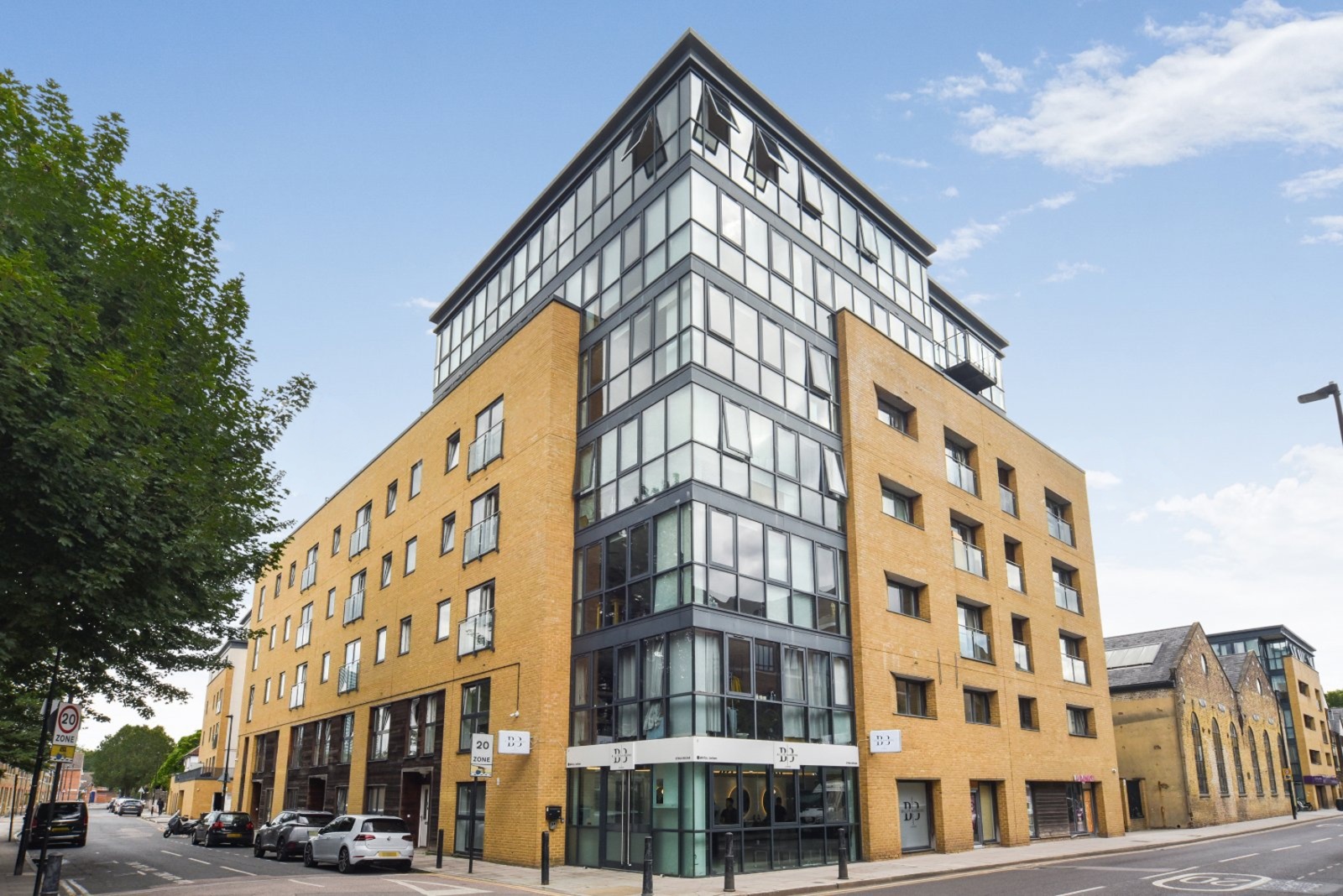 Spacious 3-Bedroom Apartment with Balcony – Secure Gated Development, Isle of Dogs, E14 – £600,000