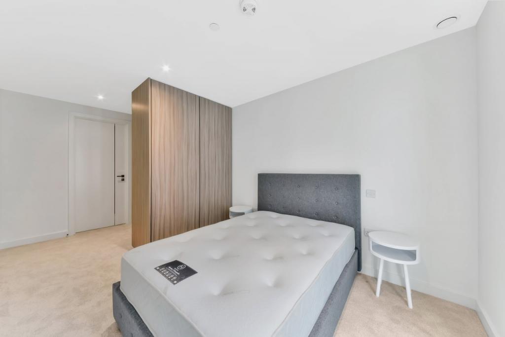 Modern 2-Bedroom Apartment with Private Balcony – Royal Arsenal Riverside, Woolwich SE18