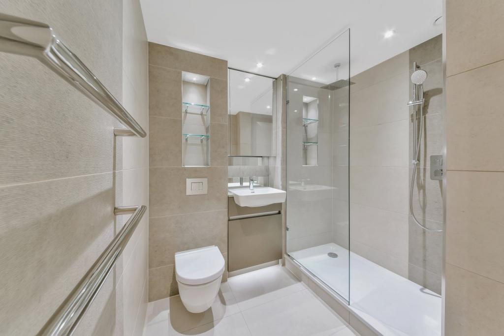 Modern 2-Bedroom Apartment with Private Balcony – Royal Arsenal Riverside, Woolwich SE18
