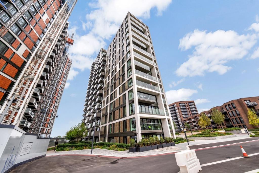 Modern 2-Bedroom Apartment with Private Balcony – Royal Arsenal Riverside, Woolwich SE18