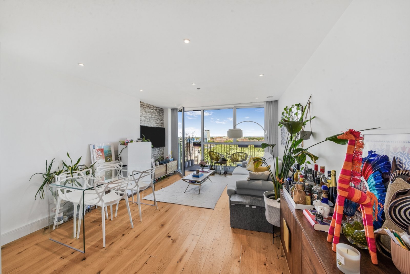 Stylish 1-Bedroom Apartment with Private Balcony – Thanet Tower, Canning Town E16 – £375,000