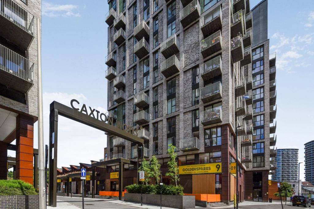 Stylish 1-Bedroom Apartment with Private Balcony – Thanet Tower, Canning Town E16 – £375,000