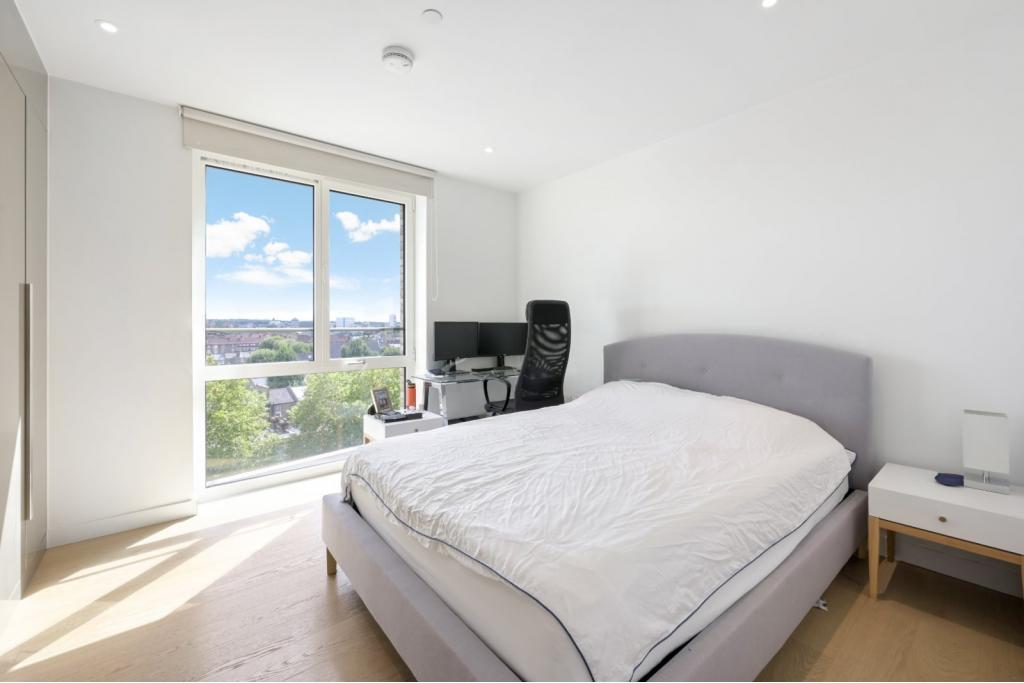 £540,000 – 1 Bedroom Apartment with Private Balcony – Elephant Park, Elephant & Castle, SE17