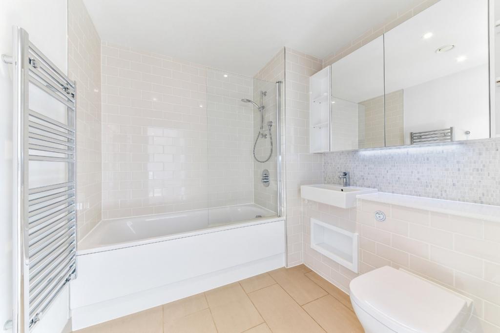 £540,000 – 1 Bedroom Apartment with Private Balcony – Elephant Park, Elephant & Castle, SE17