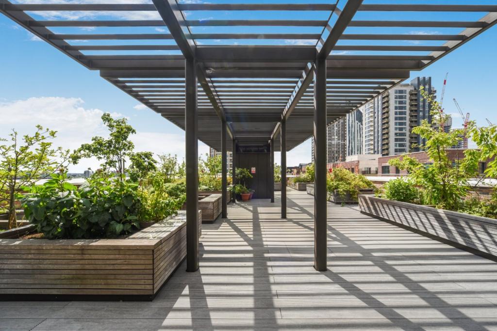 £540,000 – 1 Bedroom Apartment with Private Balcony – Elephant Park, Elephant & Castle, SE17