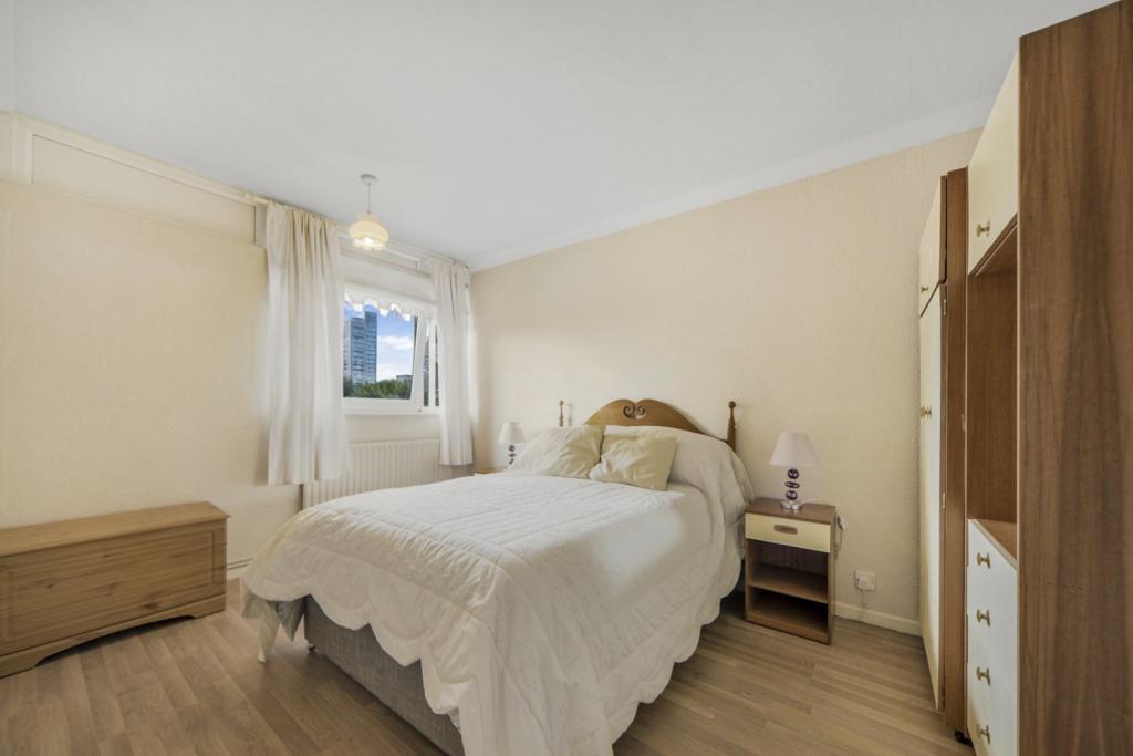 Pegswood Court, Cable Street, Shadwell, London E1 – 3-Bedroom Duplex Apartment for Sale – £399,990