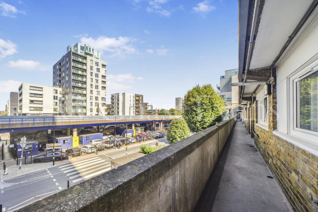 Pegswood Court, Cable Street, Shadwell, London E1 – 3-Bedroom Duplex Apartment for Sale – £399,990