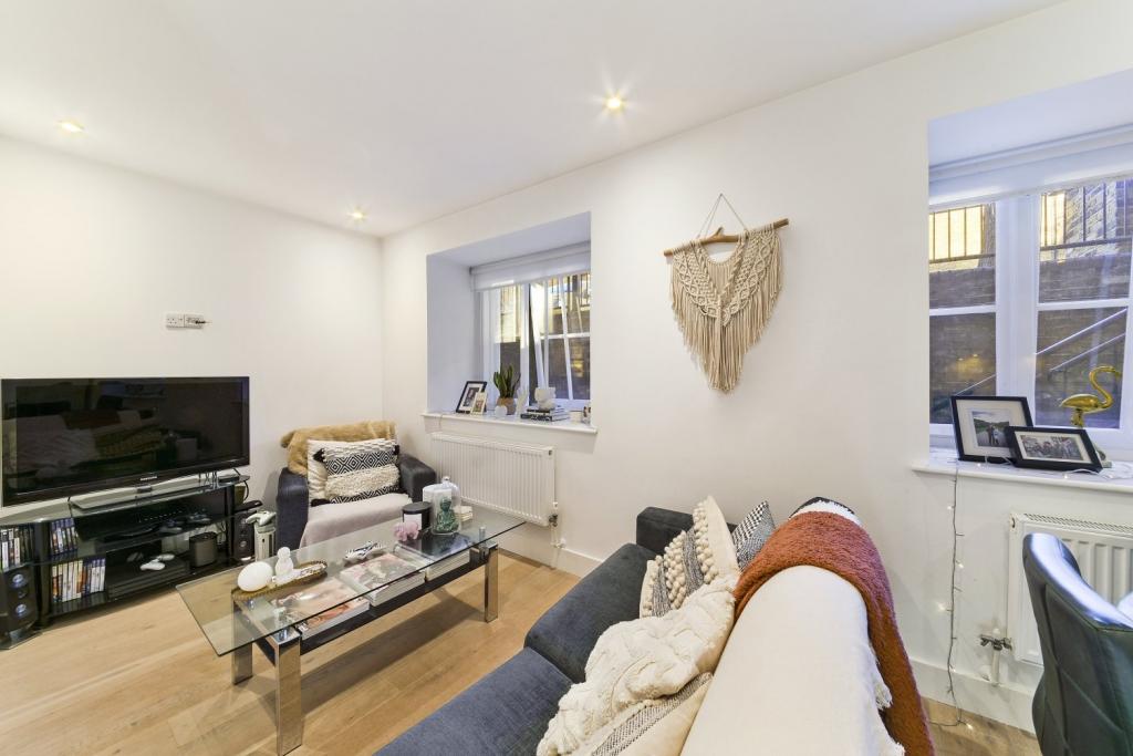Trent Court, Royal Quay, Dod Street, Limehouse, London E14 – 1-Bedroom Apartment for Sale – £300,000