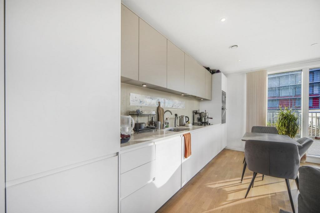 Grove Street, Deptford Landings, Deptford, London SE8 – 2 Bedroom Apartment for Sale – £525,000
