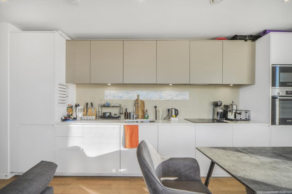 Grove Street, Deptford Landings, Deptford, London SE8 – 2 Bedroom Apartment for Sale – £525,000