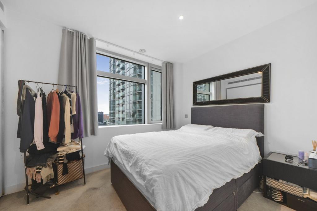 1 Bedroom Apartment for Sale – Pan Peninsula, Canary Wharf, London, E14 – £405,000