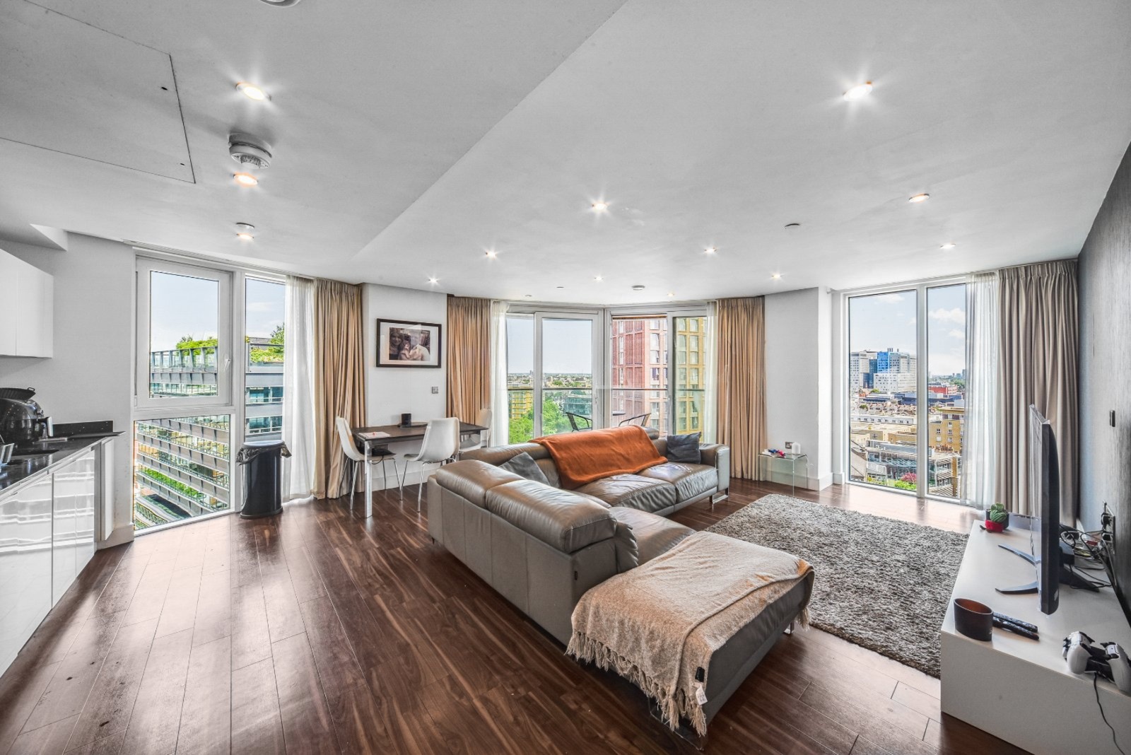 2 Bedroom Apartment for Sale – Altitude Point, Alie Street, Aldgate, London, E1 – £790,000