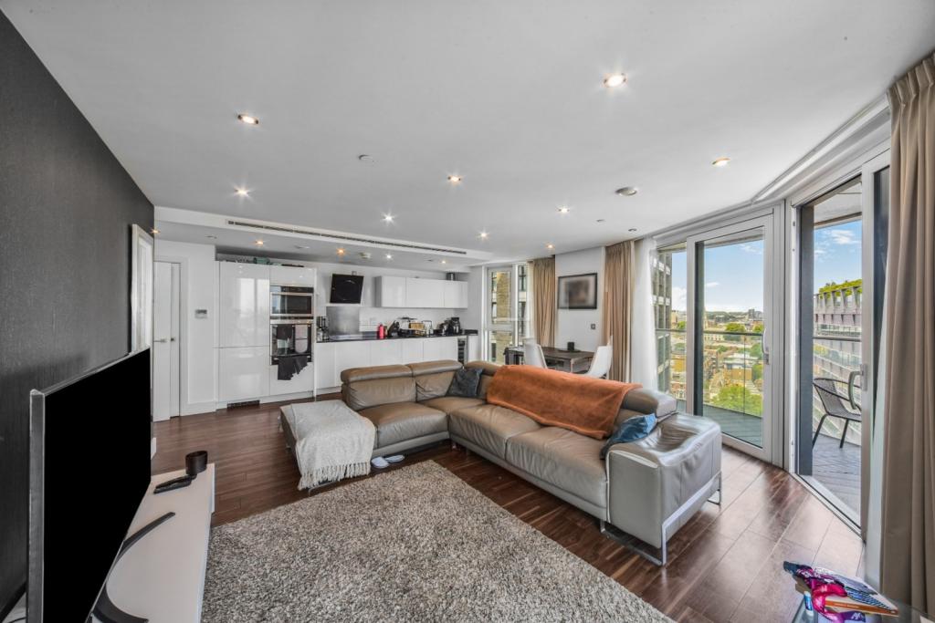 2 Bedroom Apartment for Sale – Altitude Point, Alie Street, Aldgate, London, E1 – £790,000