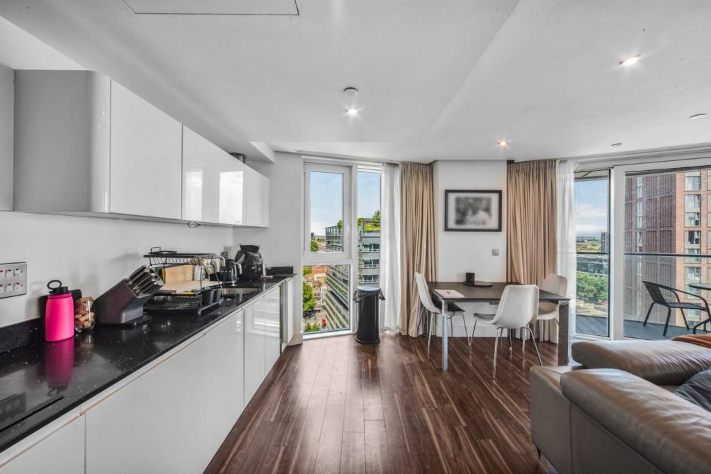 2 Bedroom Apartment for Sale – Altitude Point, Alie Street, Aldgate, London, E1 – £790,000